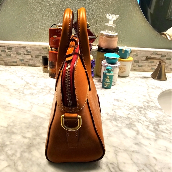 VINTAGE DOONEY AND BOURKE FLORENTINE CAMERON CROSSBODY SATCHEL IN TAN COLOR Sz S - Picture 8 of 16